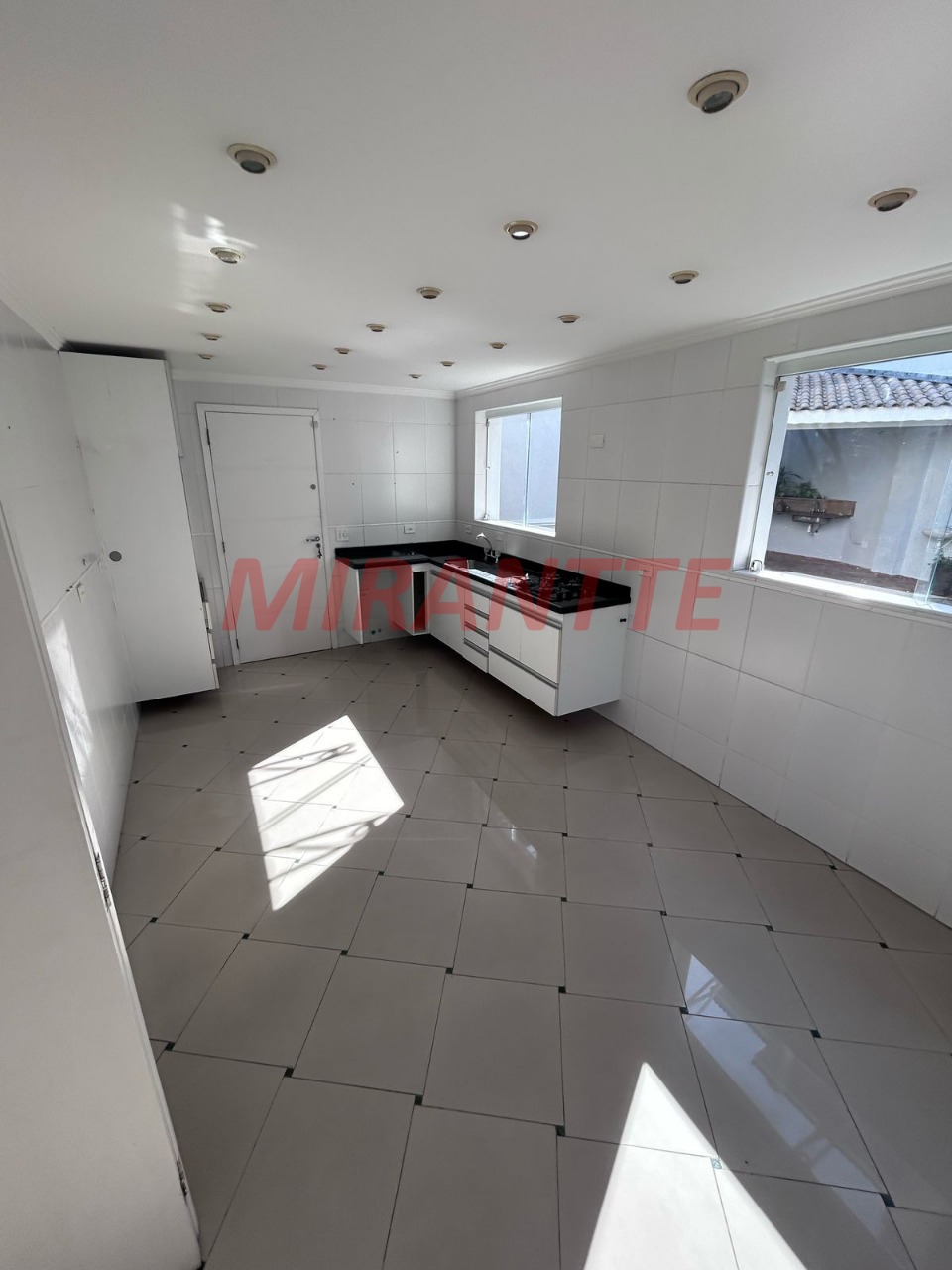 Sobrado de 300m² com 4 quartos em Vila Irmaos Arnoni