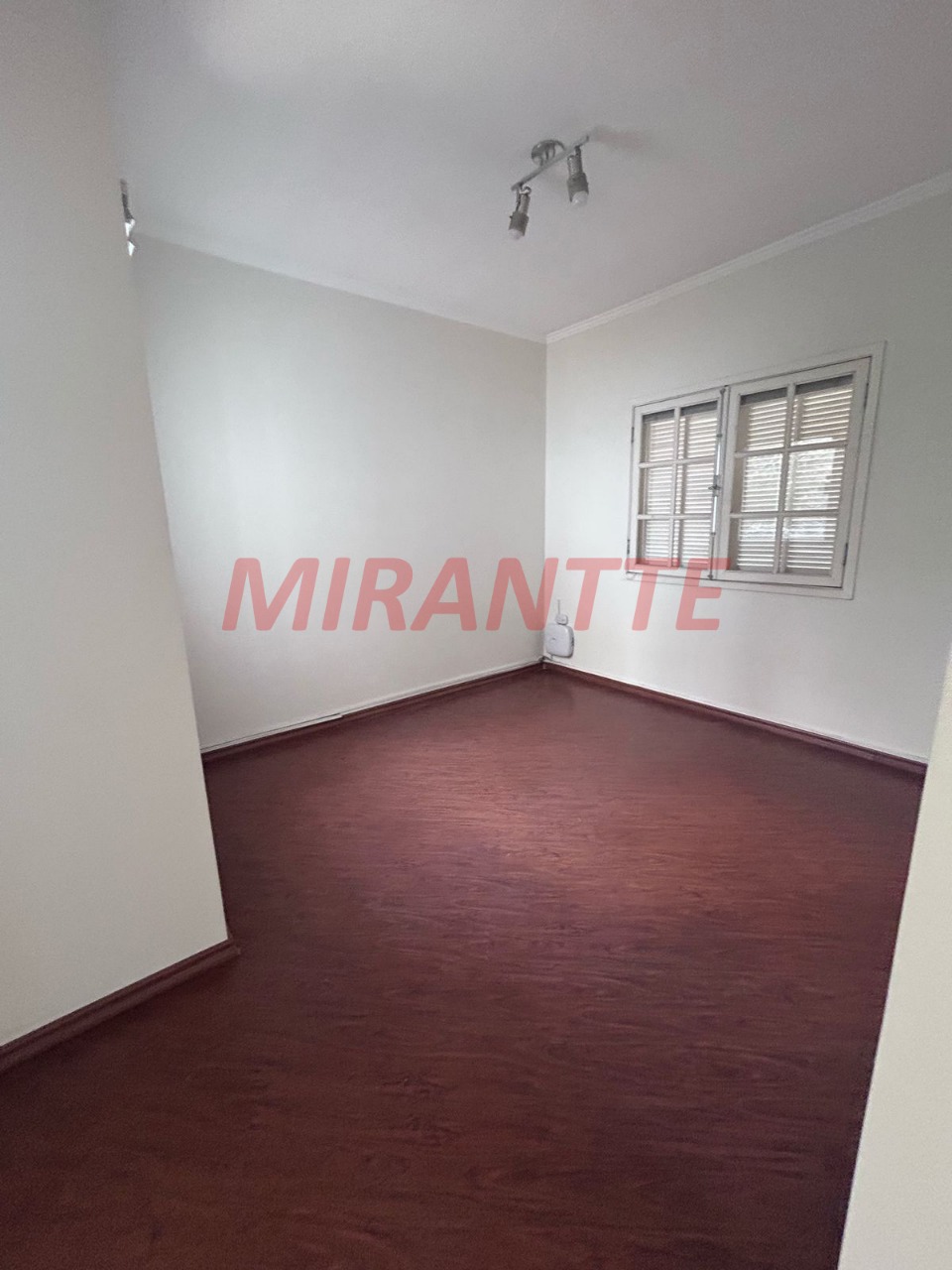 Sobrado de 300m² com 4 quartos em Vila Irmaos Arnoni