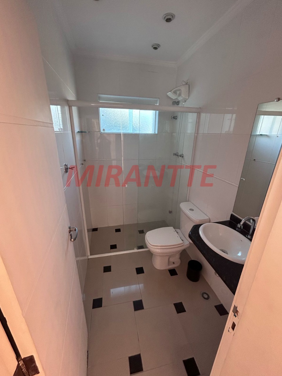 Sobrado de 300m² com 4 quartos em Vila Irmaos Arnoni