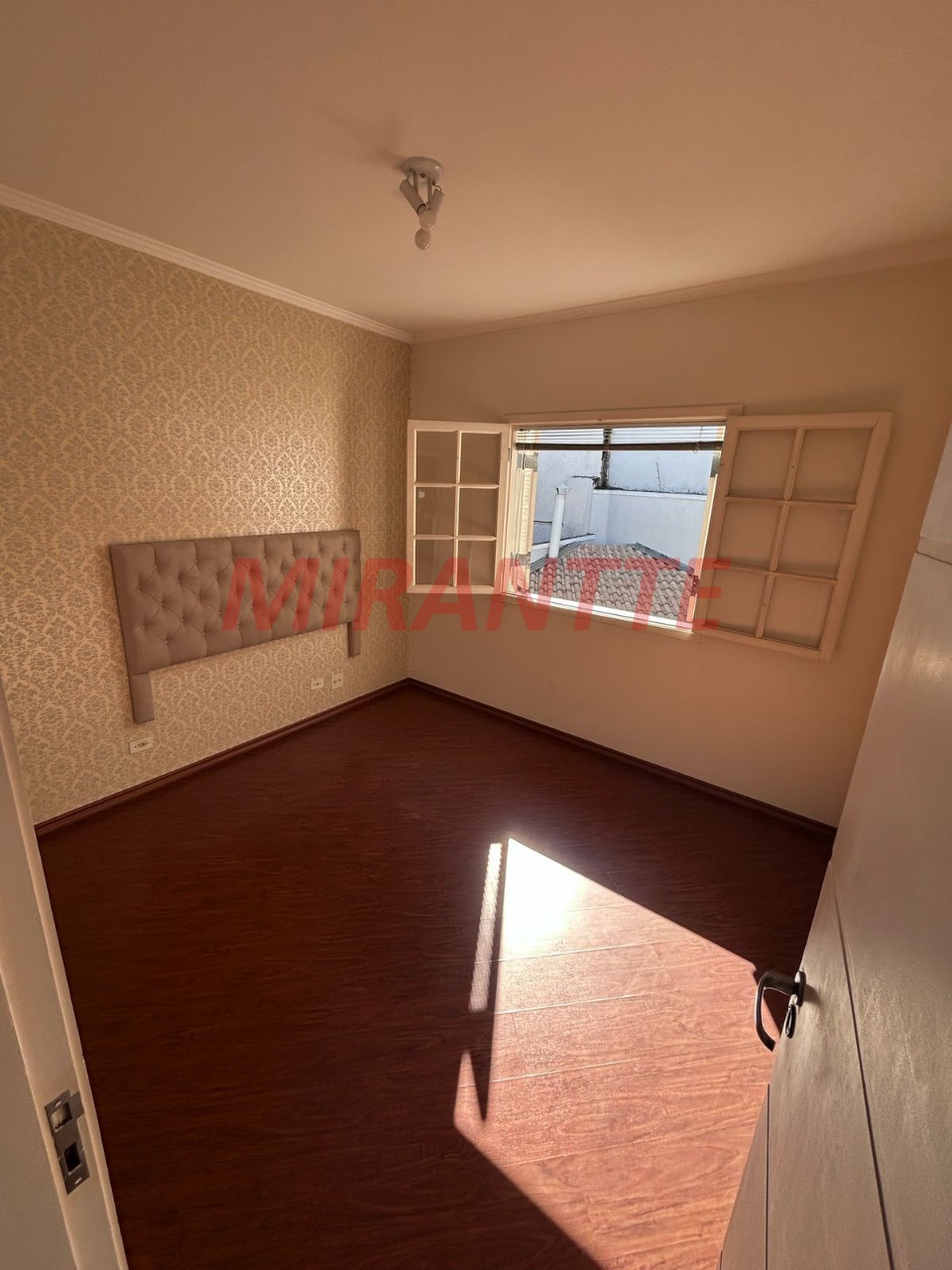 Sobrado de 300m² com 4 quartos em Vila Irmaos Arnoni