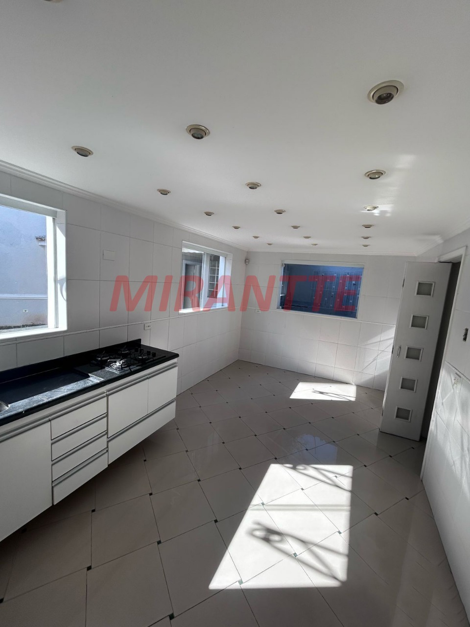 Sobrado de 300m² com 4 quartos em Vila Irmaos Arnoni