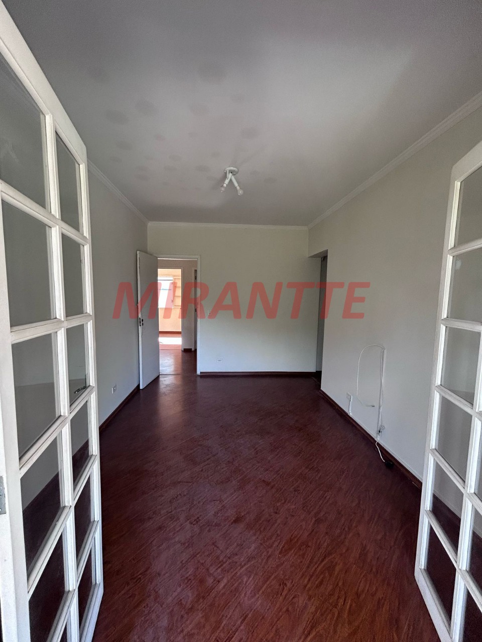 Sobrado de 300m² com 4 quartos em Vila Irmaos Arnoni