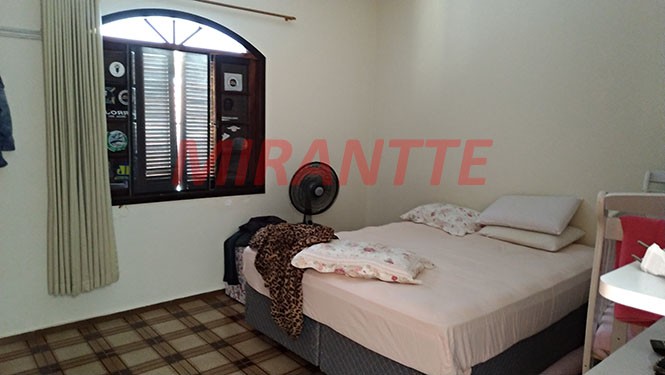 Sobrado de 450m² com 4 quartos em Jardim Guapíra