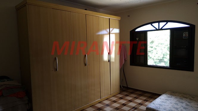 Sobrado de 450m² com 4 quartos em Jardim Guapíra