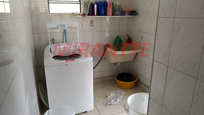 Sobrado de 450m² com 4 quartos em Jardim Guapíra