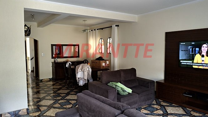Sobrado de 450m² com 4 quartos em Jardim Guapíra