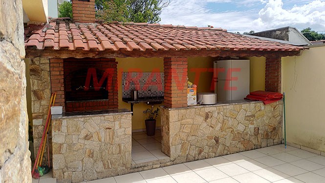 Sobrado de 450m² com 4 quartos em Jardim Guapíra