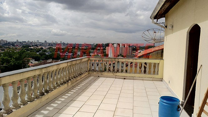 Sobrado de 450m² com 4 quartos em Jardim Guapíra