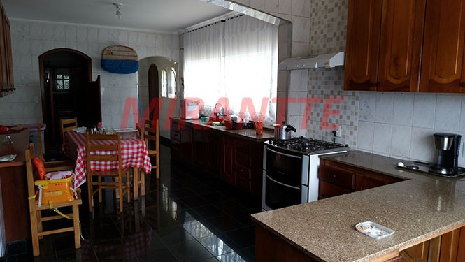 Sobrado de 450m² com 4 quartos em Jardim Guapíra