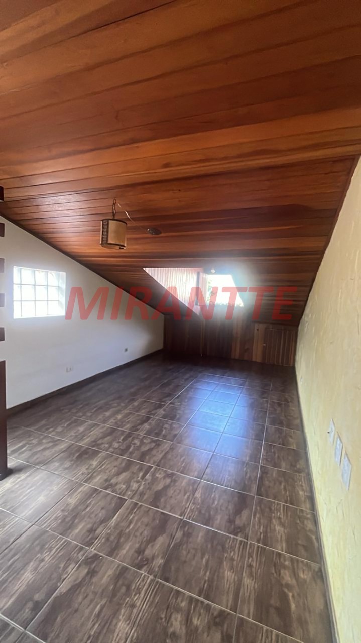 Sobrado de 225m² com 3 quartos em Santana
