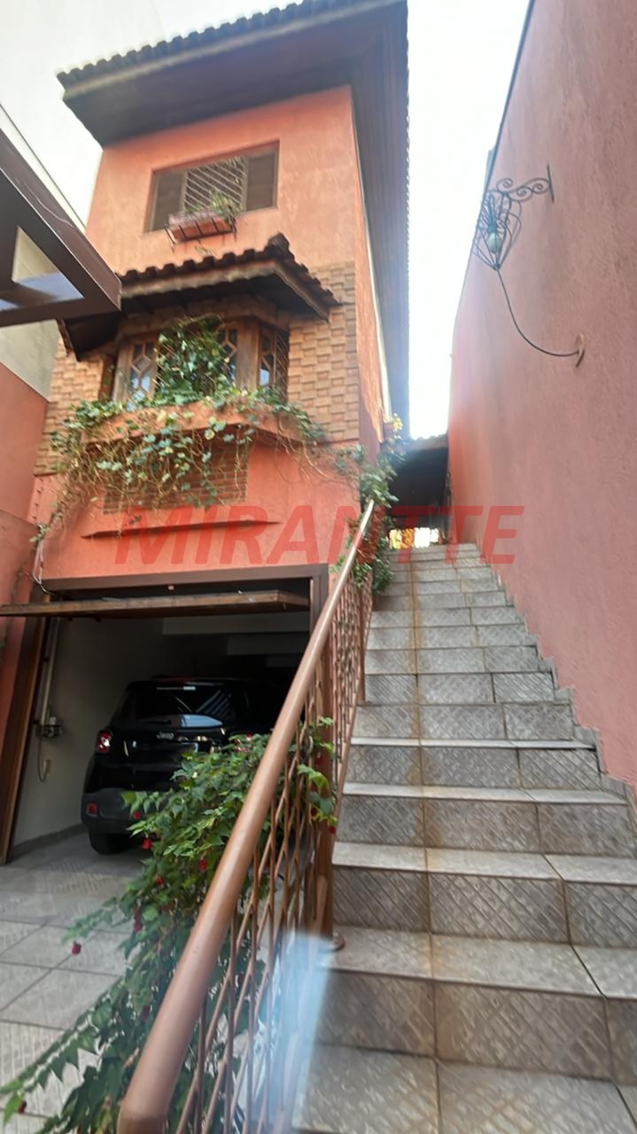 Sobrado de 225m² com 3 quartos em Santana