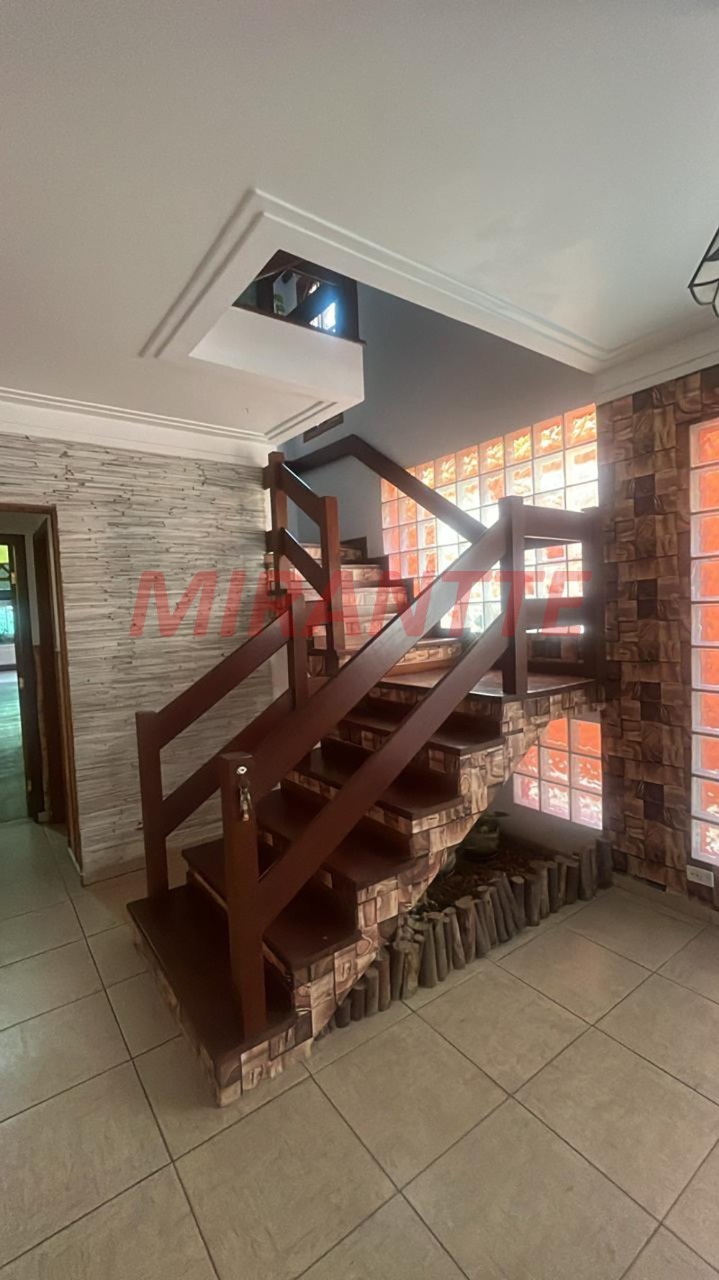 Sobrado de 225m² com 3 quartos em Santana