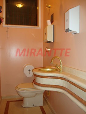 Comercial de 250m² com 3 quartos em Água Fria