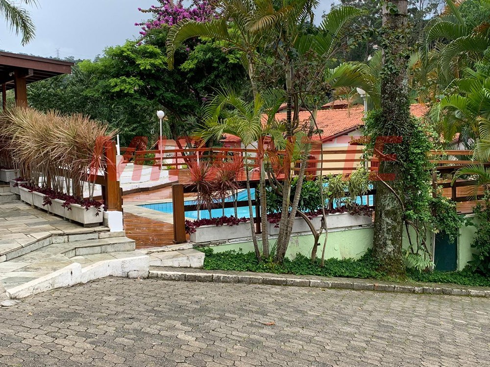 Cond. fechado de 110m² com 3 quartos em Horto Florestal
