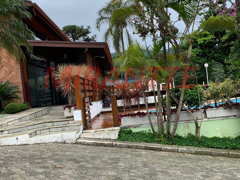 Cond. fechado de 110m² com 3 quartos em Horto Florestal
