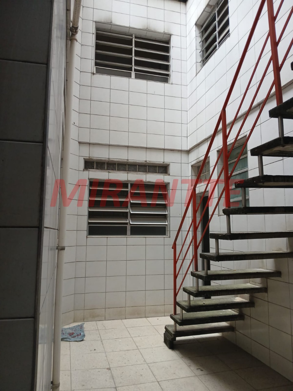 Comercial de 715m² em Santa Cecilia