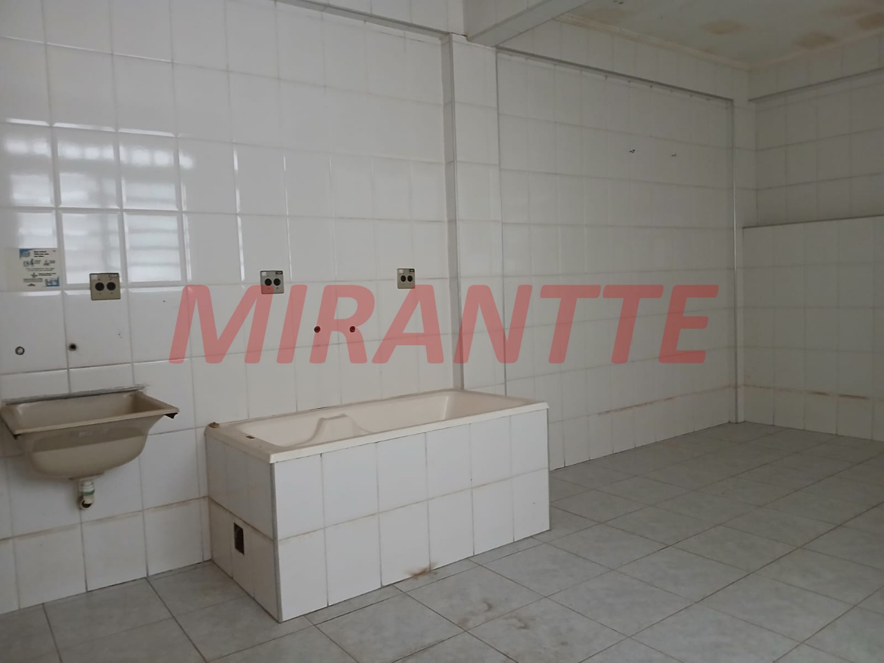 Comercial de 715m² em Santa Cecilia