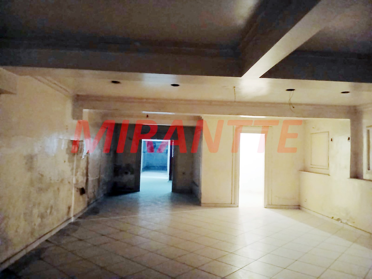 Comercial de 715m² em Santa Cecilia