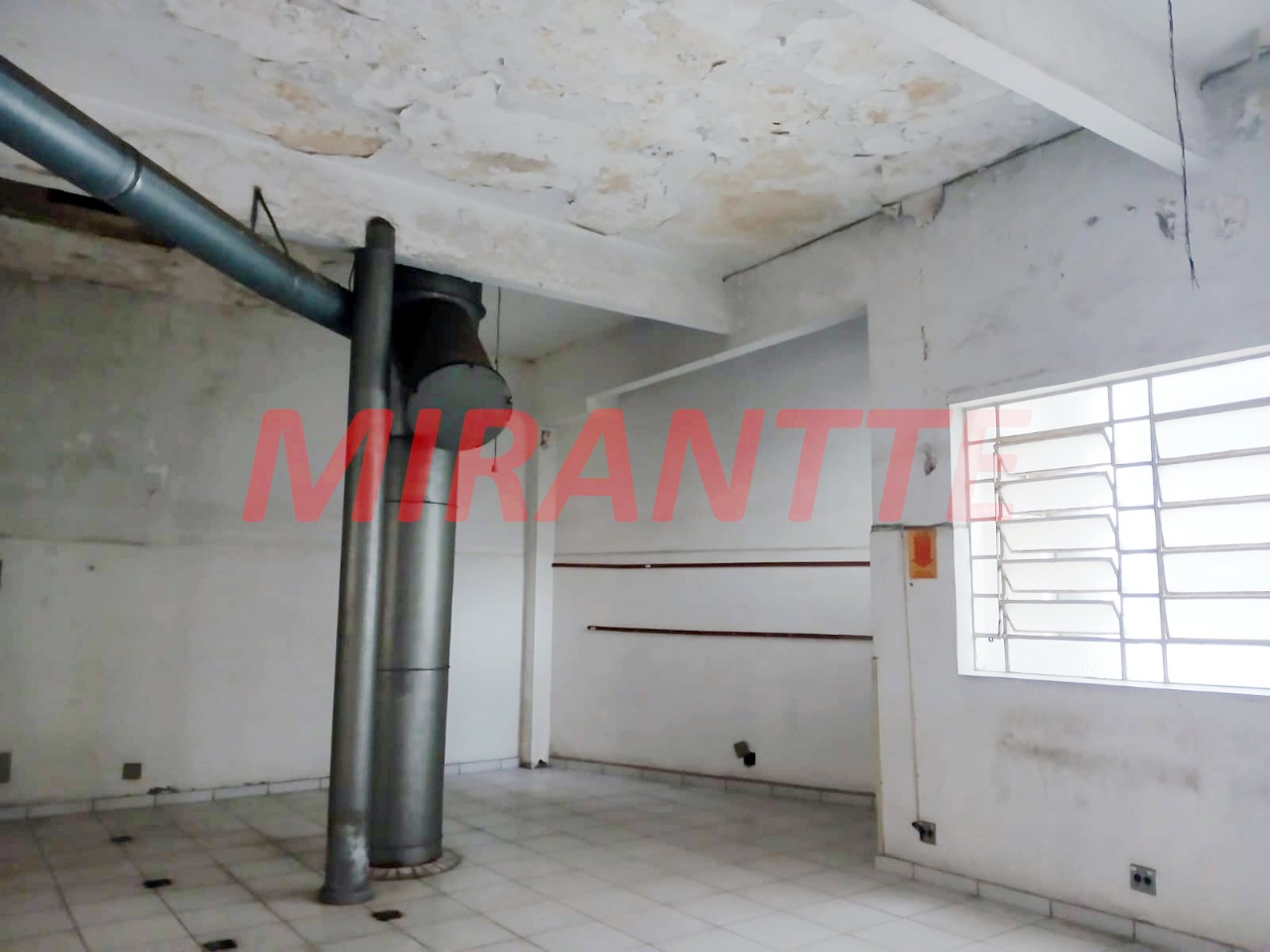 Comercial de 715m² em Santa Cecilia