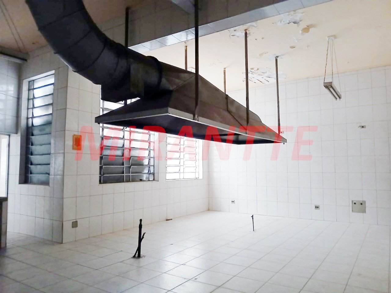 Comercial de 715m² em Santa Cecilia