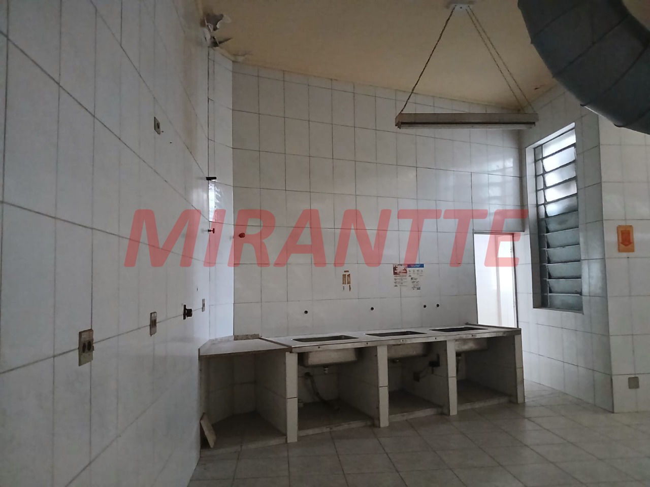Comercial de 715m² em Santa Cecilia