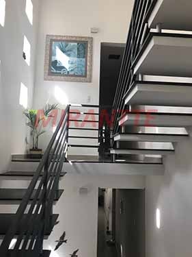 Sobrado de 360m² com 4 quartos em Santa Teresinha