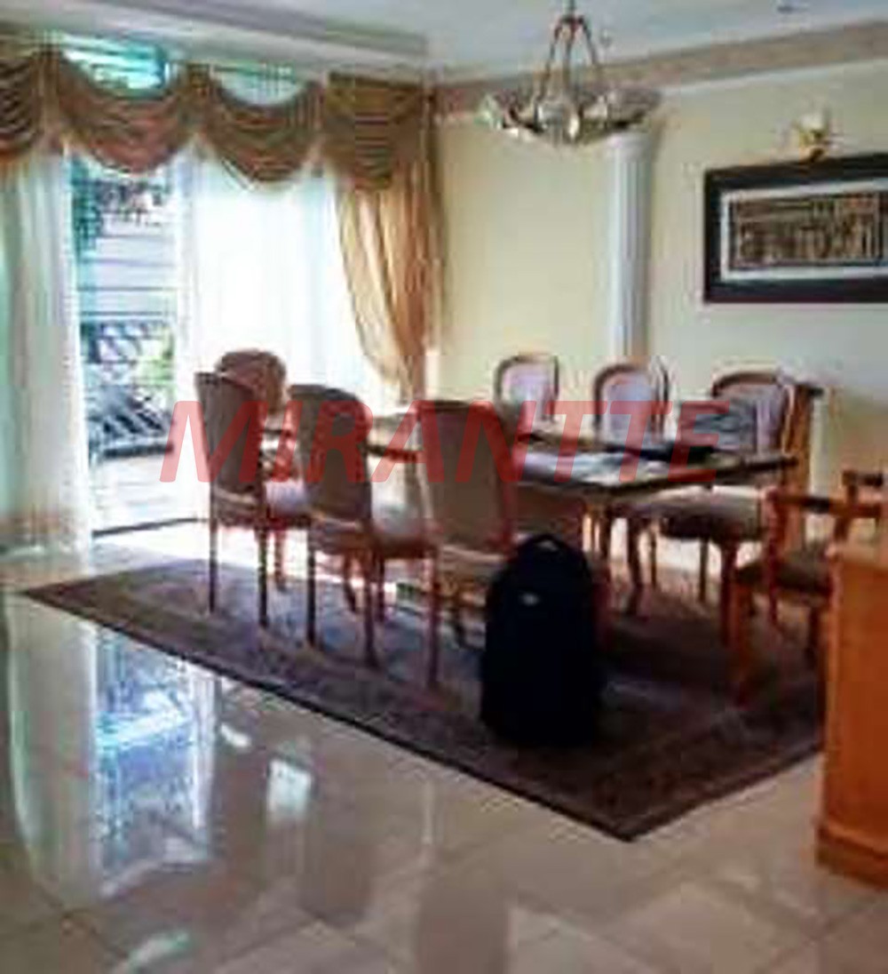 Sobrado de 533m² com 4 quartos em Tremembe