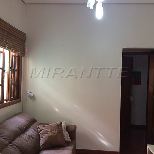 Sobrado de 400m² com 4 quartos em Serra da Cantareira