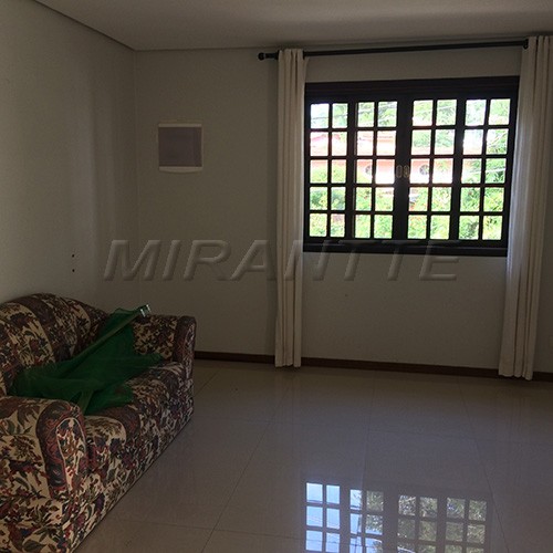 Sobrado de 400m² com 4 quartos em Serra da Cantareira