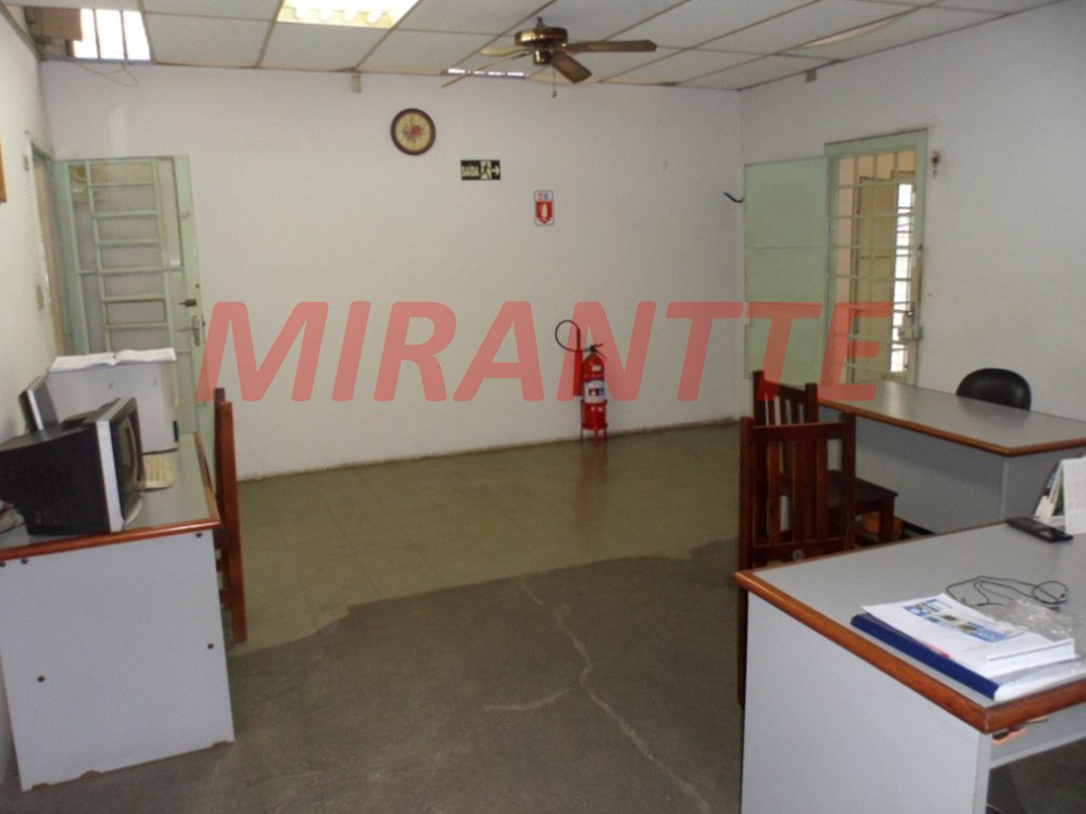 Comercial de 384m² em Água Fria