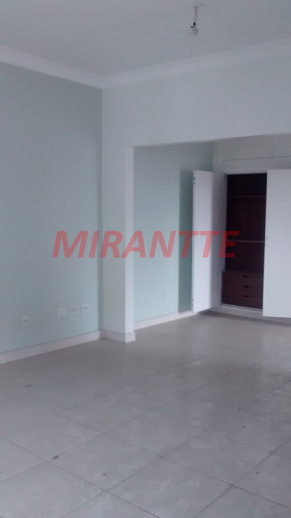 Comercial de 550m² em Água Fria