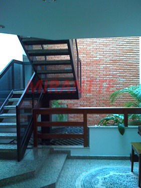 Sobrado de 500m² com 3 quartos em Jardim Guapíra