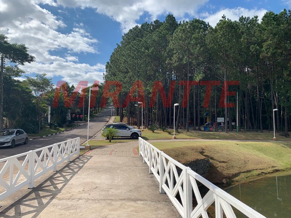 Cond. fechado de 833m² com 6 quartos em Condomínio Flamboyant-B