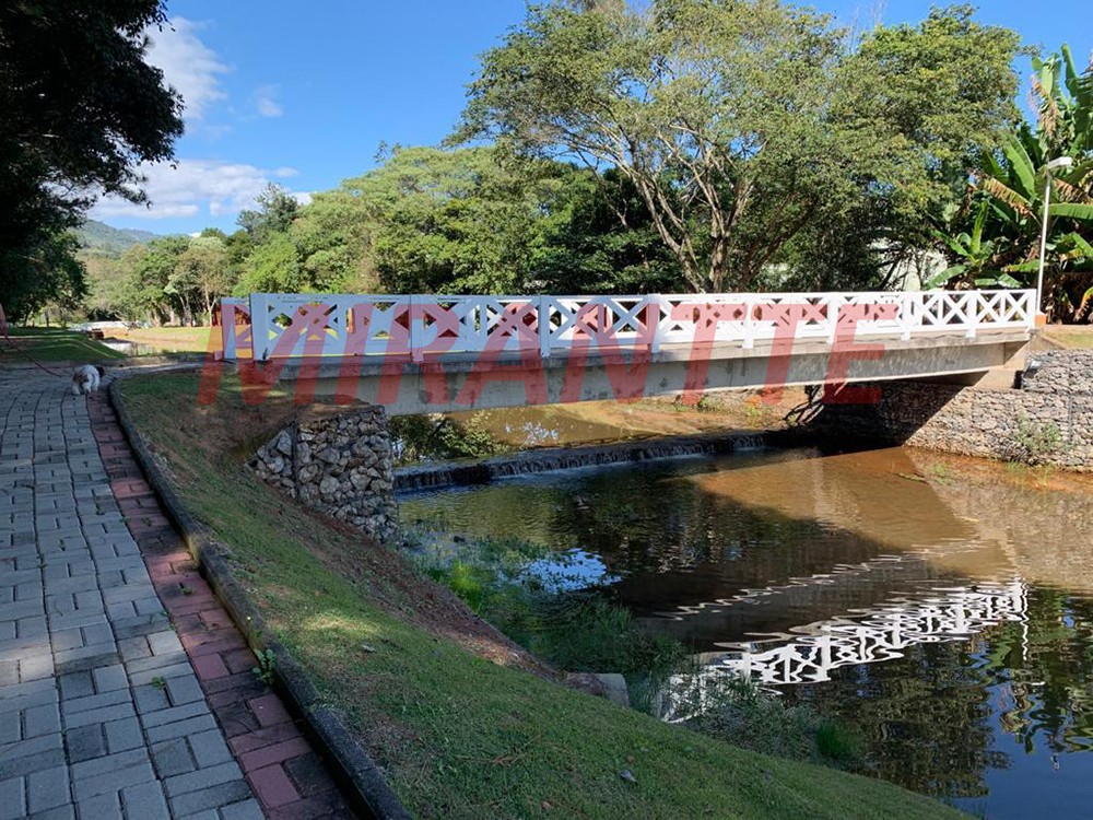 Cond. fechado de 833m² com 6 quartos em Condomínio Flamboyant-B