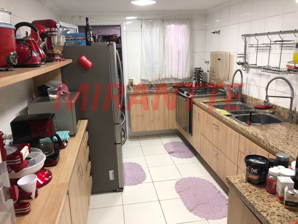 Cond. fechado de 380m² com 4 quartos em Horto Florestal