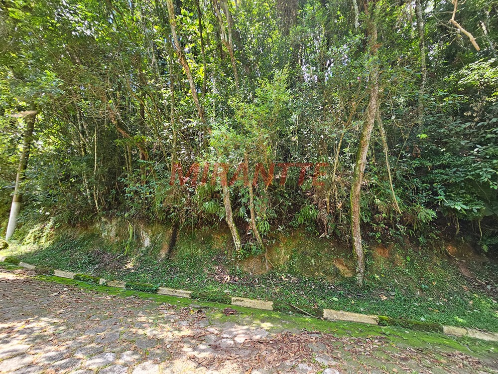 Terreno de 1290m² em Serra da Cantareira