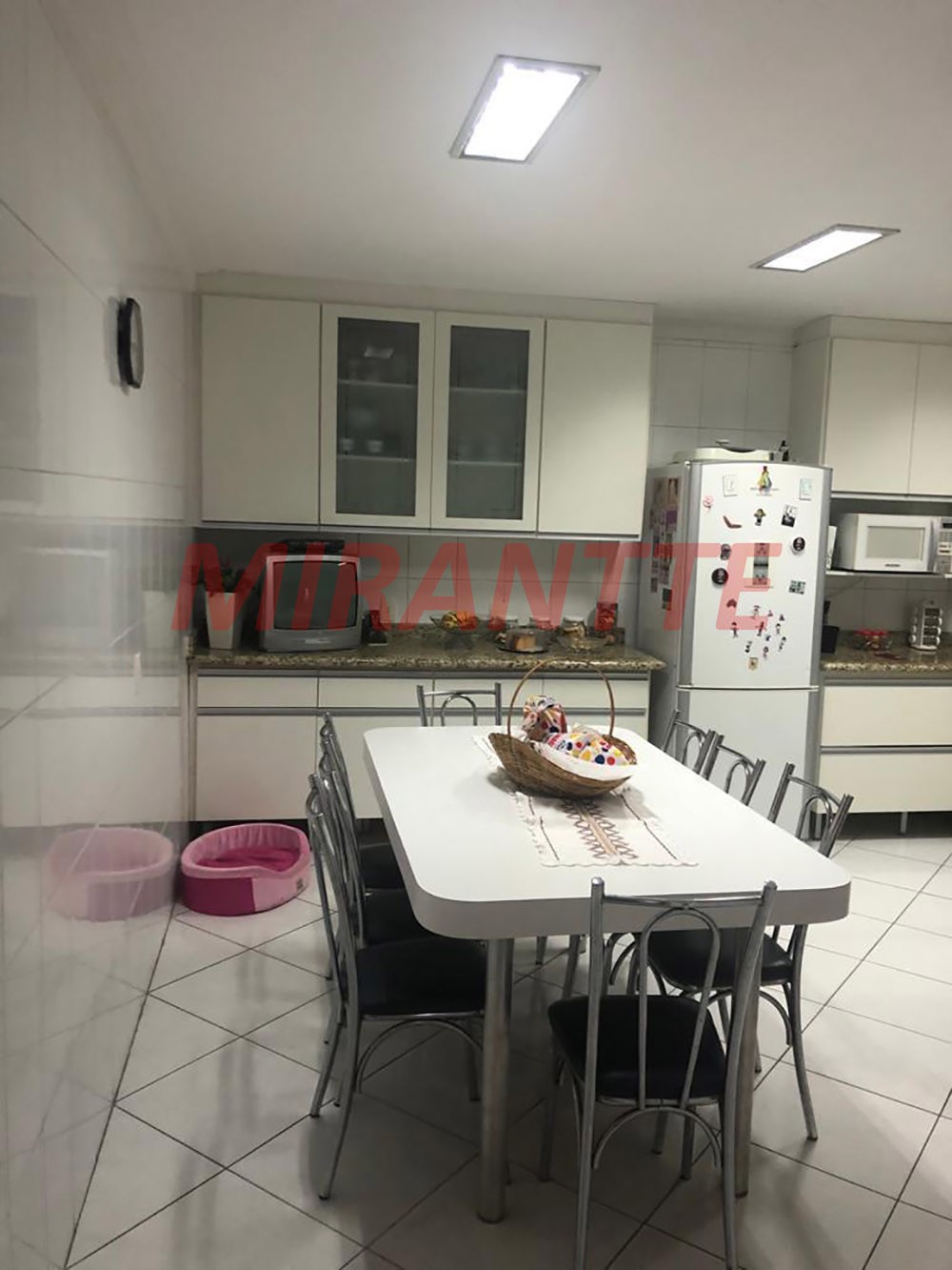 Cond. fechado de 142m² com 3 quartos em Vila Rosa