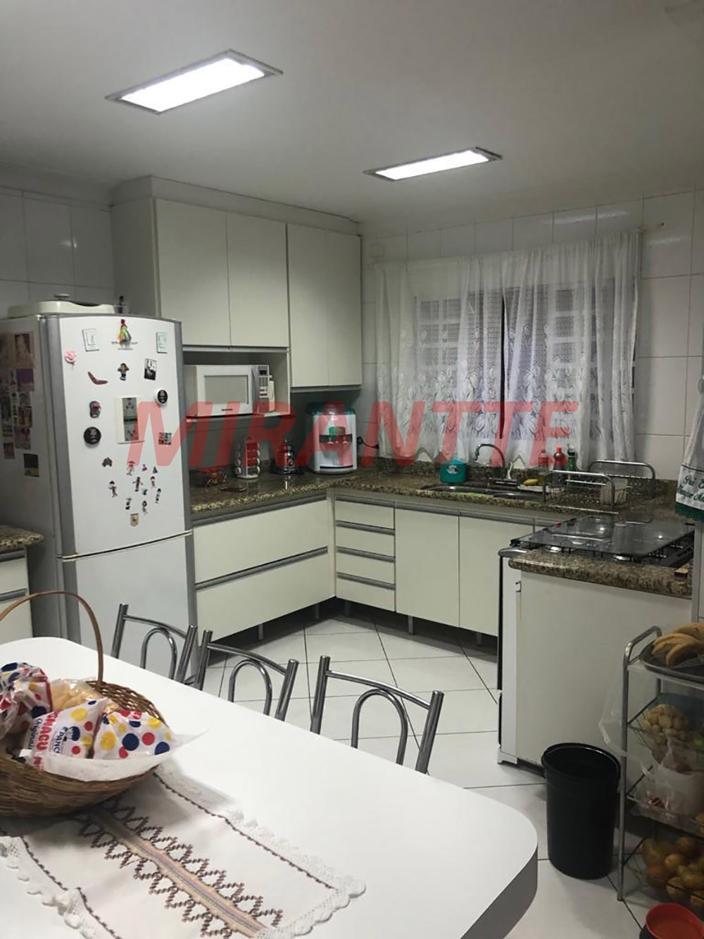 Cond. fechado de 142m² com 3 quartos em Vila Rosa