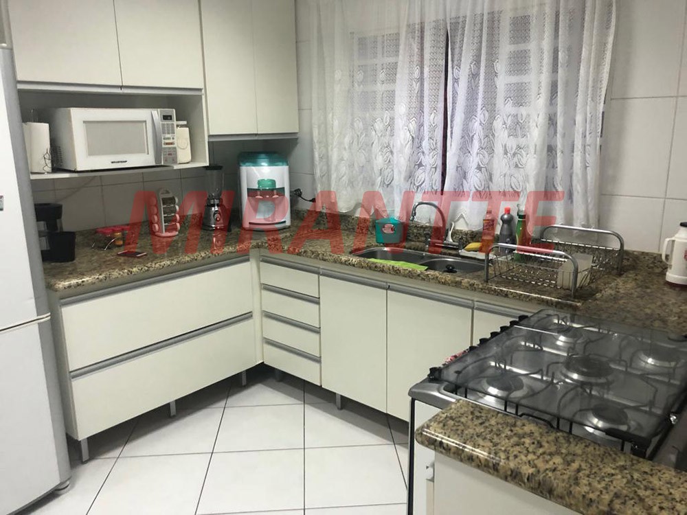 Cond. fechado de 142m² com 3 quartos em Vila Rosa
