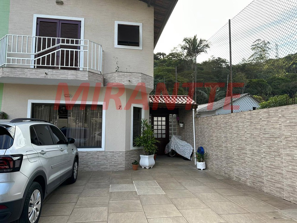 Cond. fechado de 142m² com 3 quartos em Vila Rosa