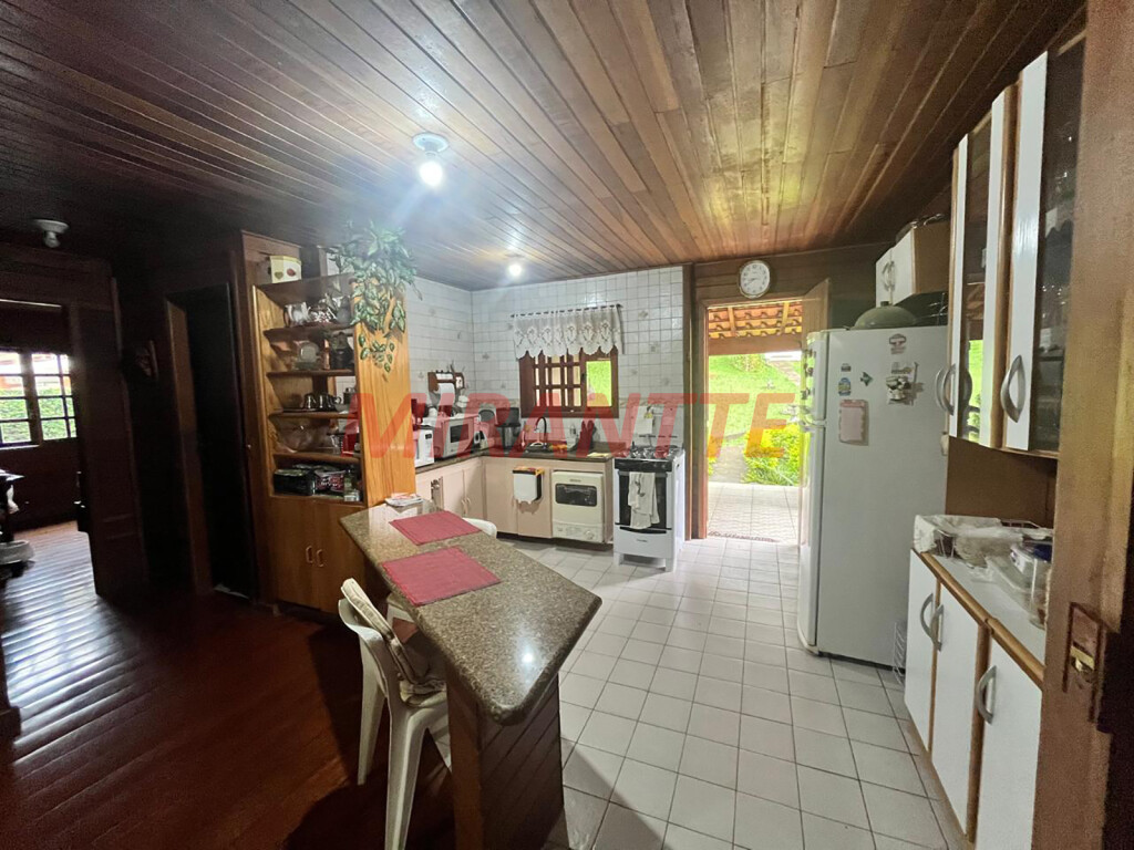 Cond. fechado de 300m² com 5 quartos em Serra Da Cantareira