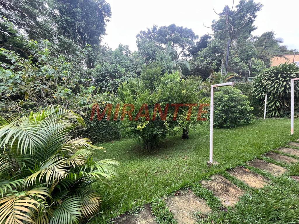 Cond. fechado de 300m² com 5 quartos em Serra Da Cantareira