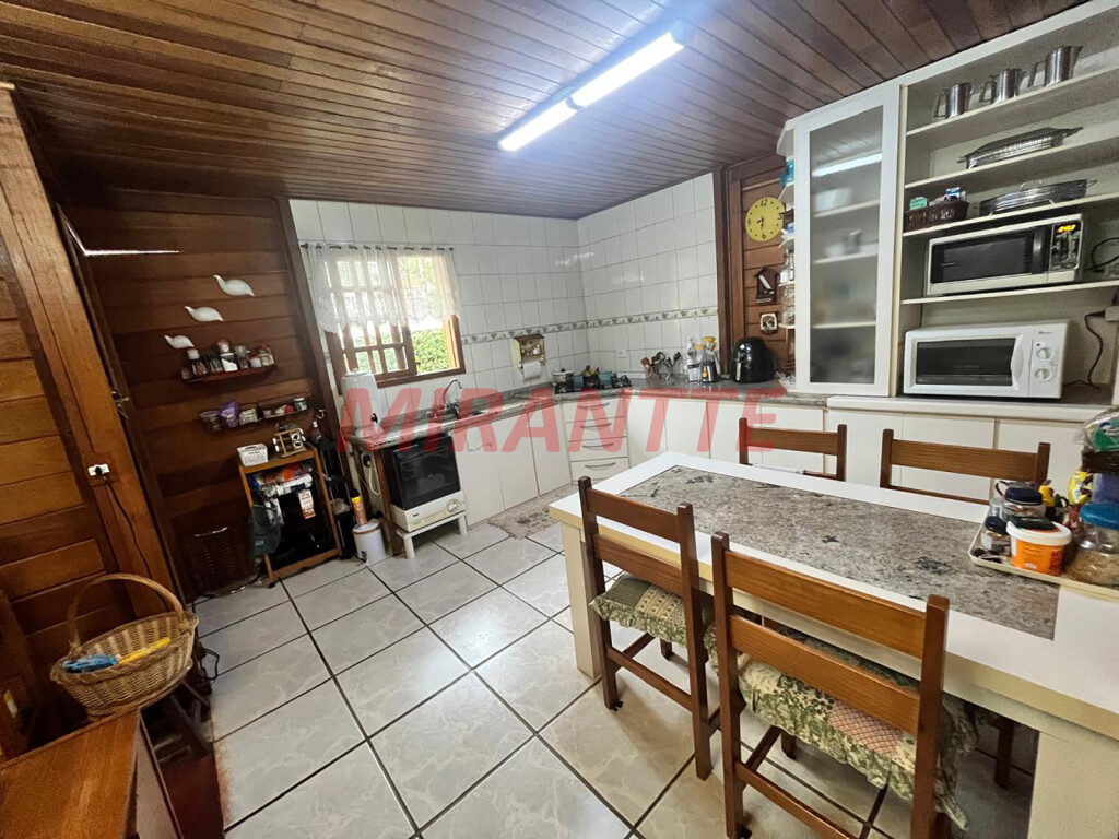 Cond. fechado de 300m² com 5 quartos em Serra Da Cantareira
