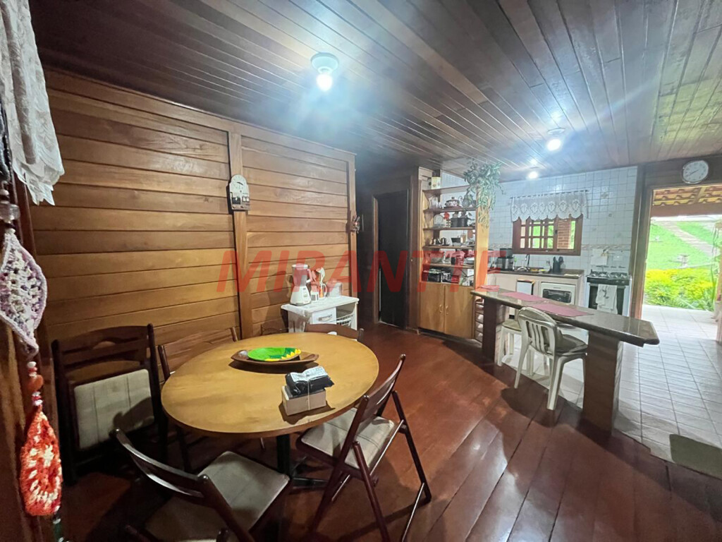 Cond. fechado de 300m² com 5 quartos em Serra Da Cantareira