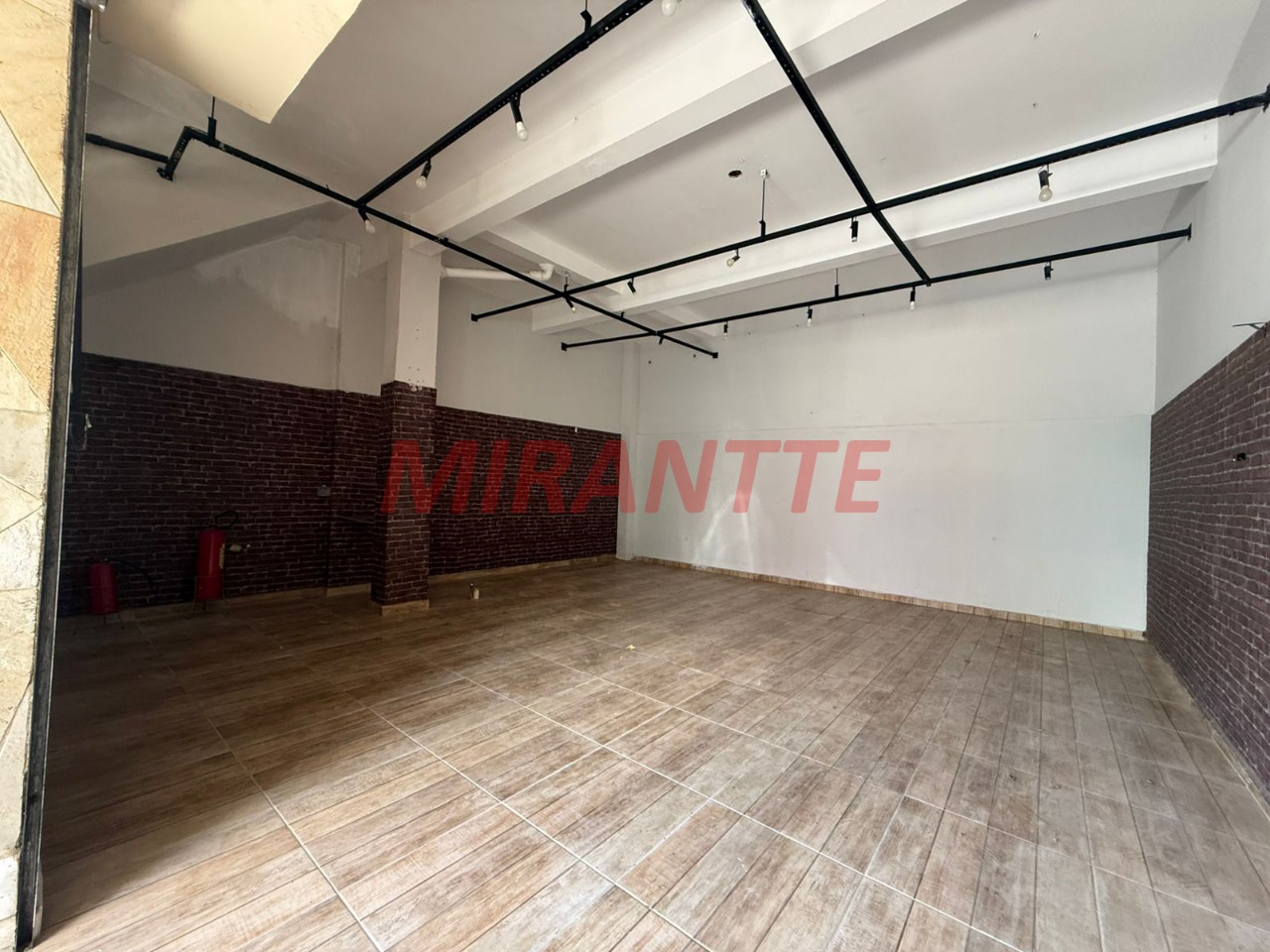 Comercial de 120m² em Água Fria