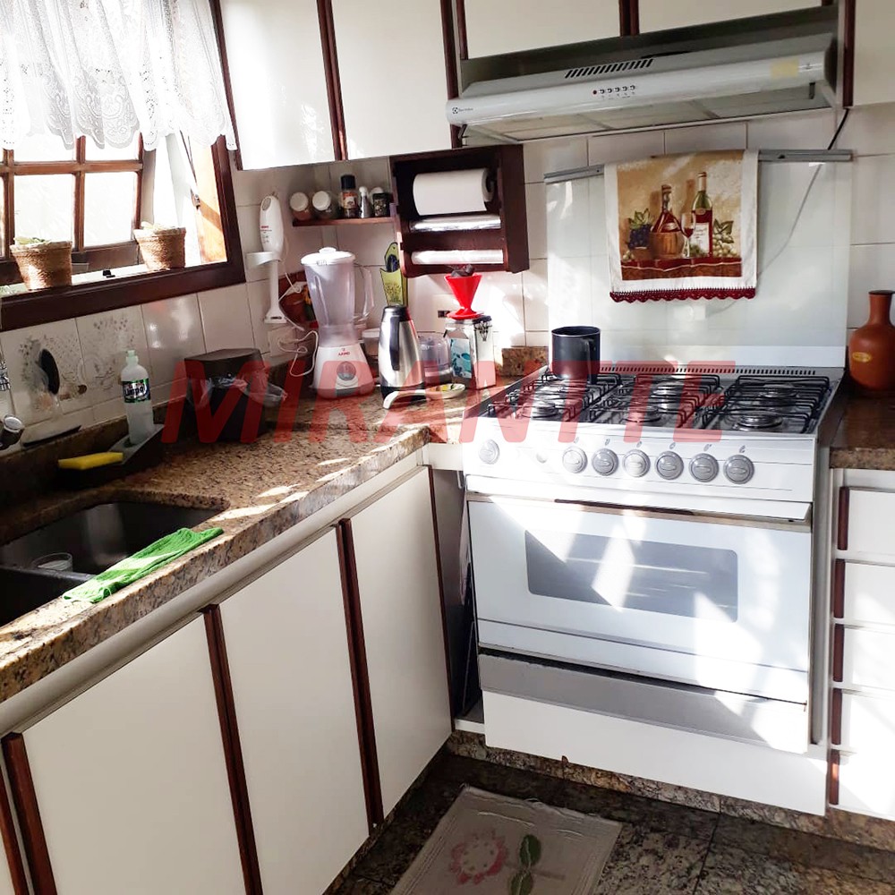 Sobrado de 250m² com 3 quartos em Santana