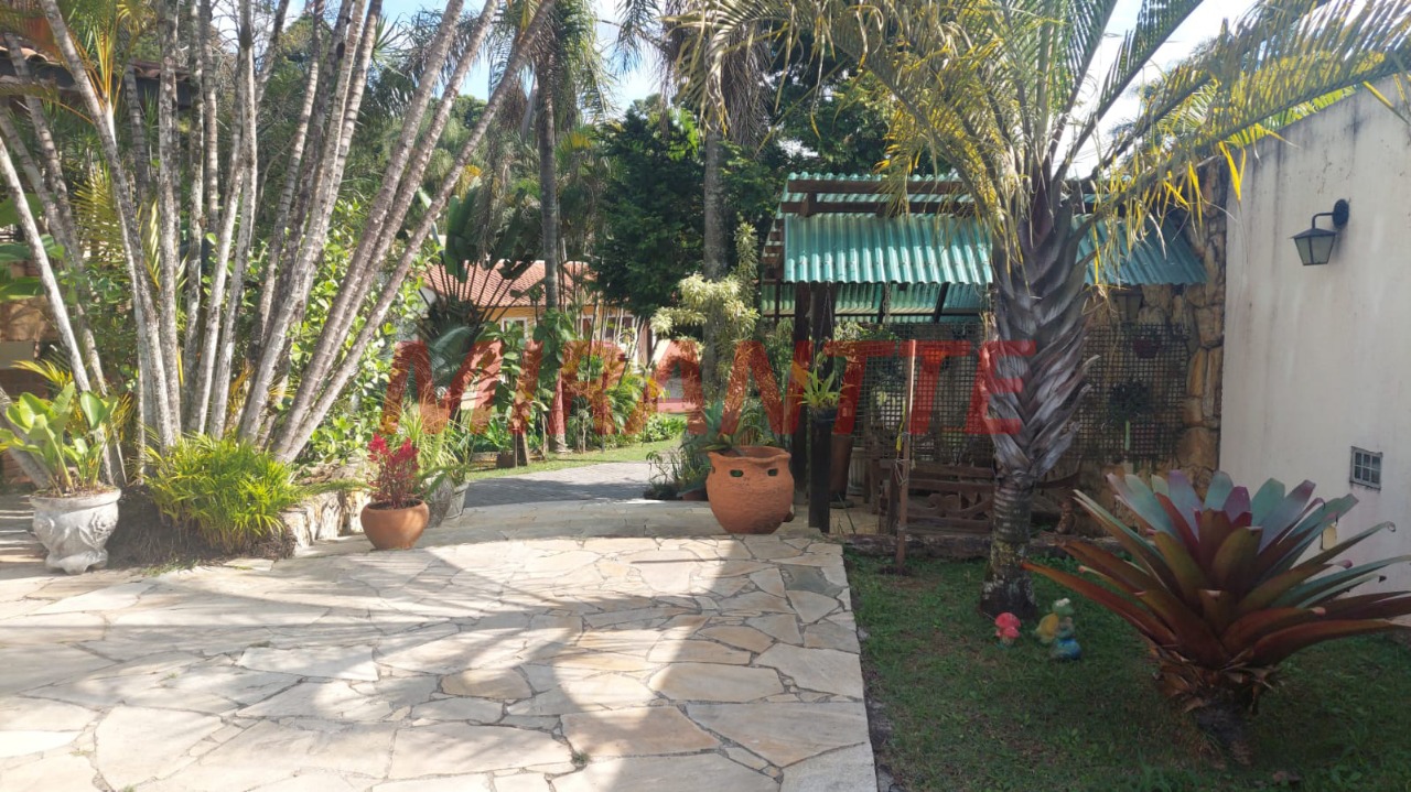 Sobrado de 550m² com 4 quartos em Serra Da Cantareira