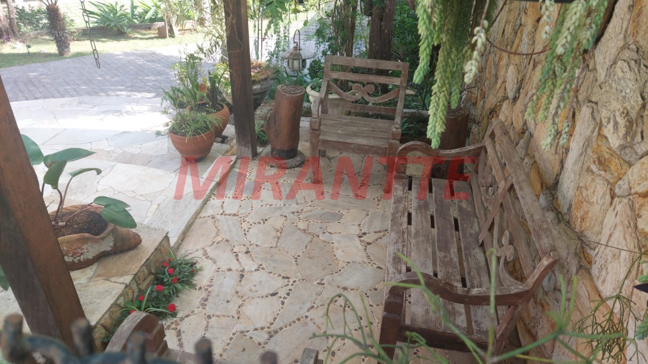 Sobrado de 550m² com 4 quartos em Serra Da Cantareira