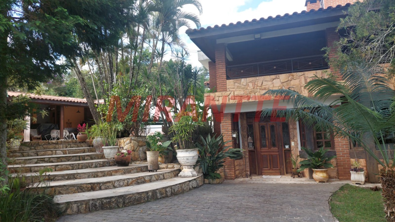Sobrado de 550m² com 4 quartos em Serra Da Cantareira