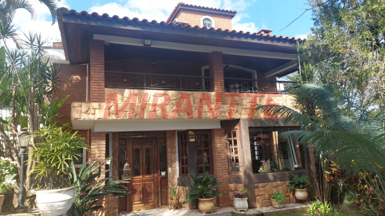Sobrado de 550m² com 4 quartos em Serra Da Cantareira